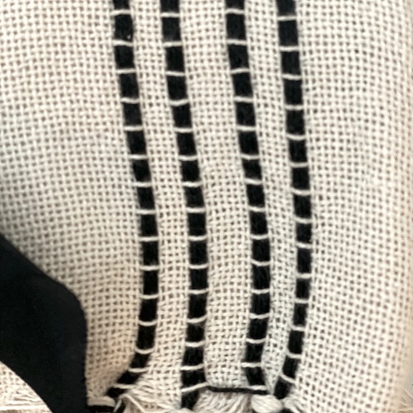 Black and Grey Indoor/outdoor throw hearth & hand - Picture 6 of 6